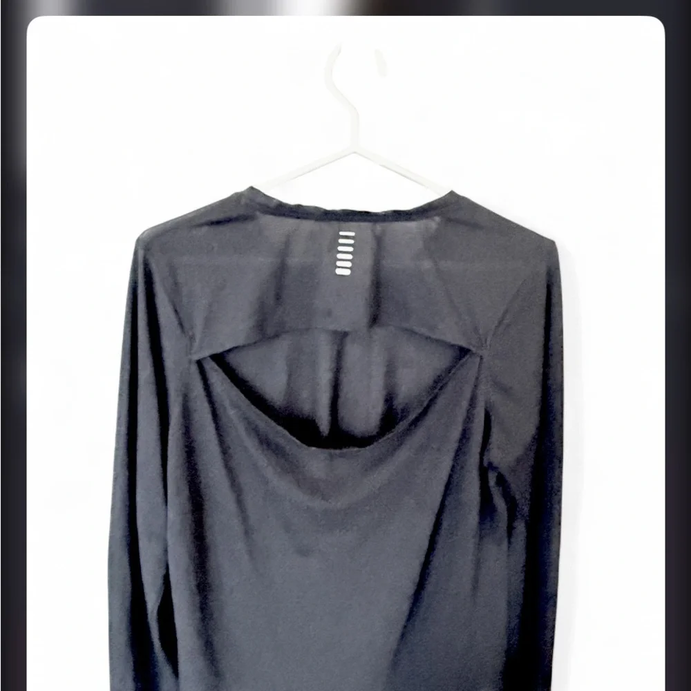 Under Armour Black Long-Sleeve Crewneck Performance Tee - Picture 3 of 7